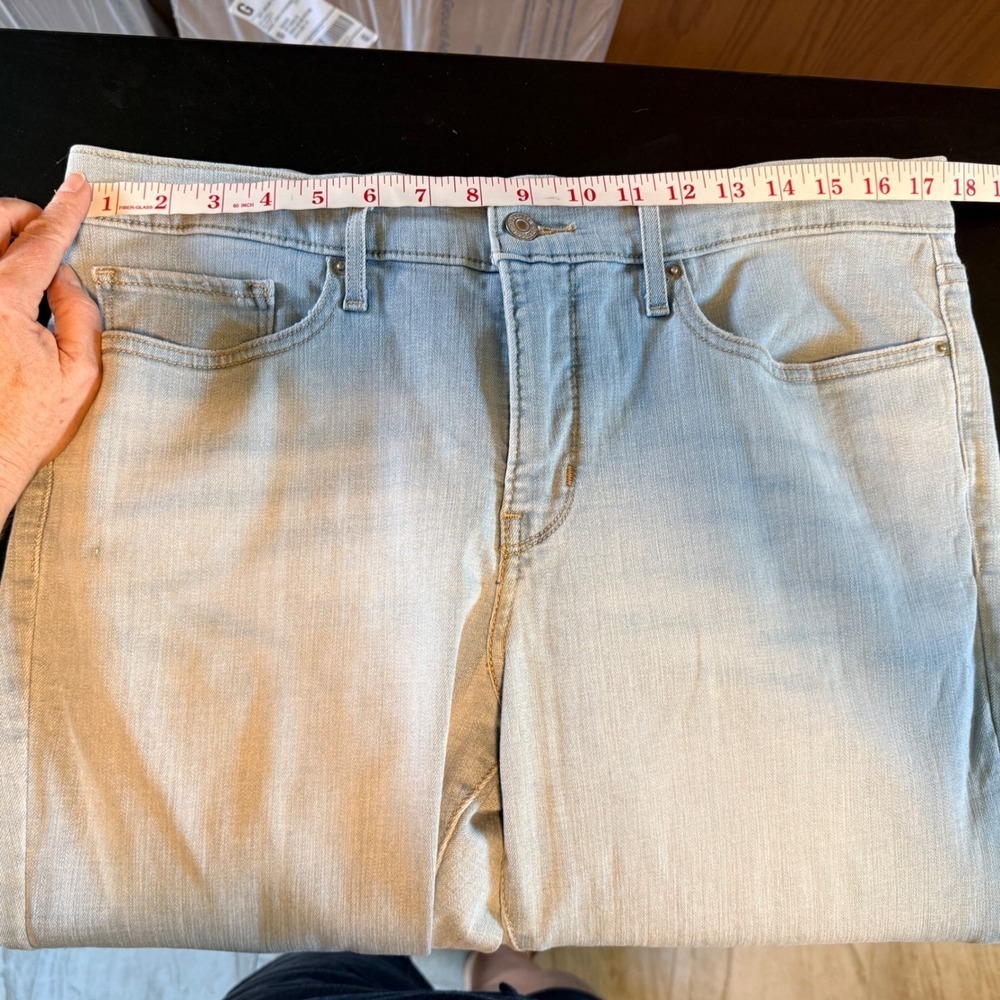 Levi's 315 Shaping Bootcut Women's Jeans Light Wash Size 33 - Picture 6 of 7